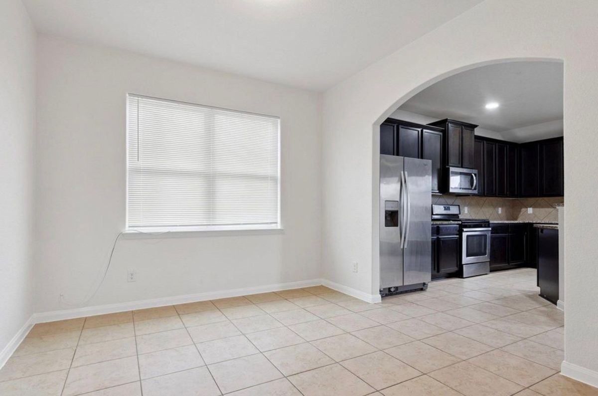 1204 Twin Estates Dr - Photo 2 of 6