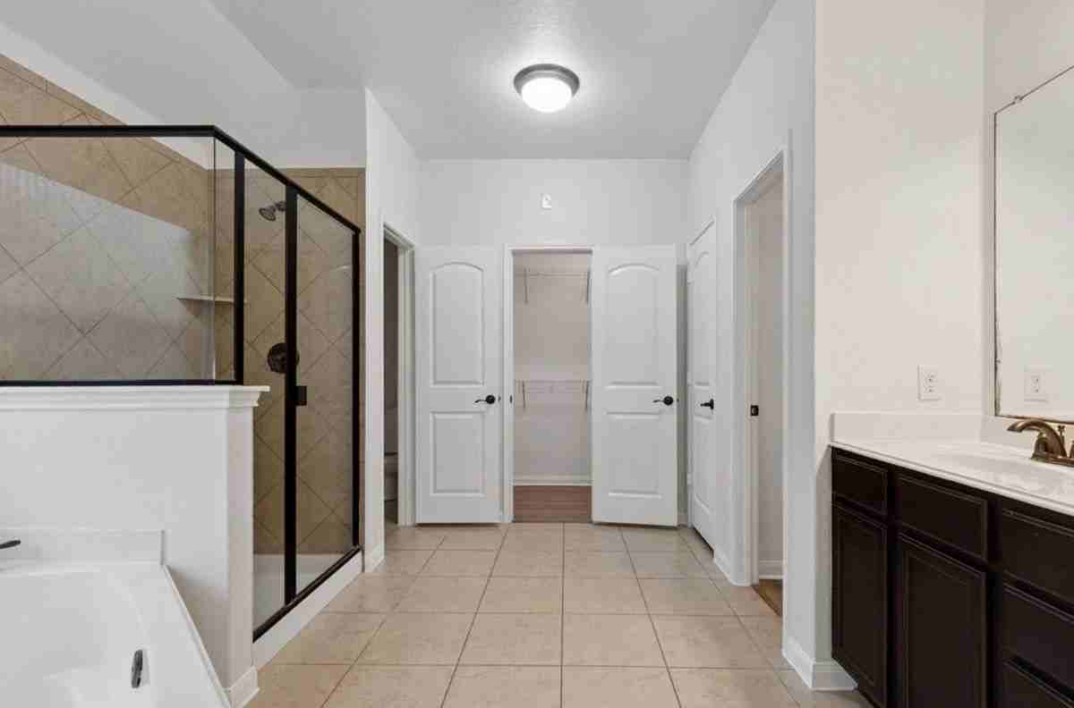 1204 Twin Estates Dr - Photo 5 of 6