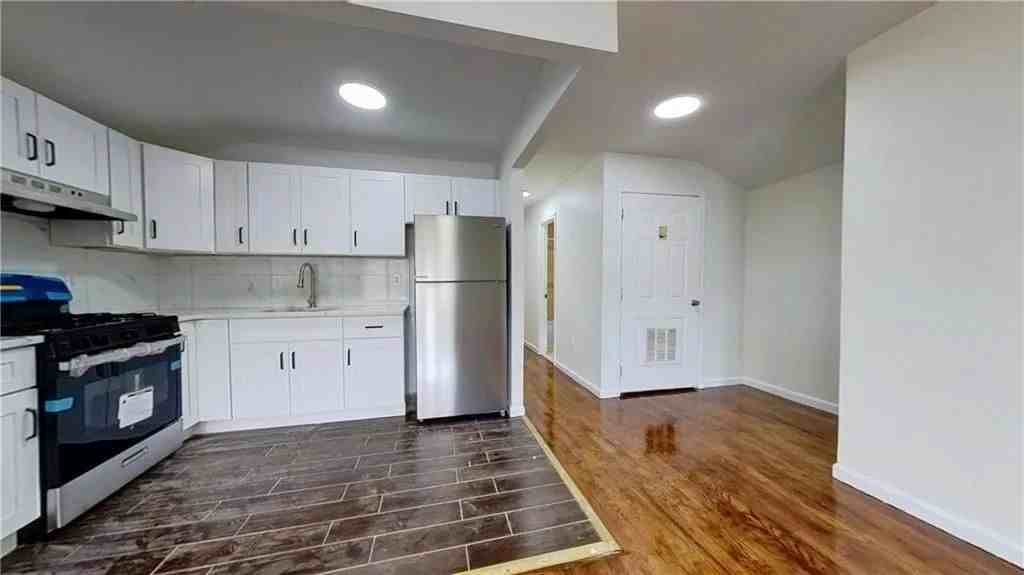 2407 Brookhaven Ave - Photo 4 of 8