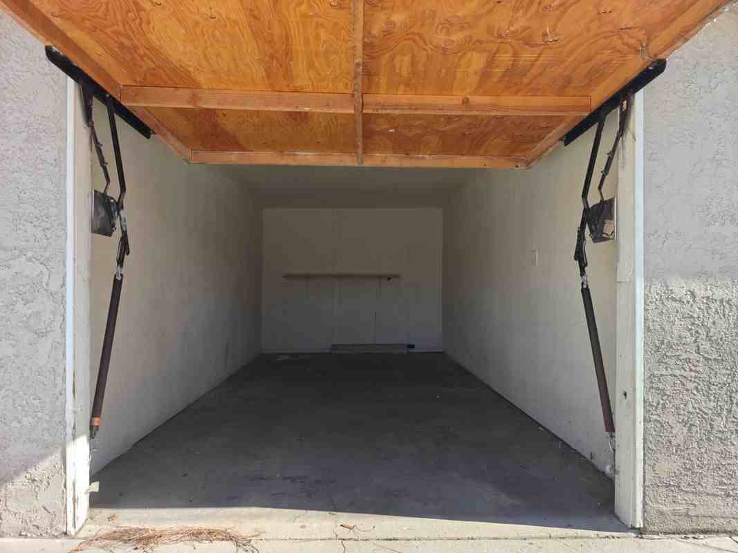 1301 Turrill Ave - Photo 3 of 12