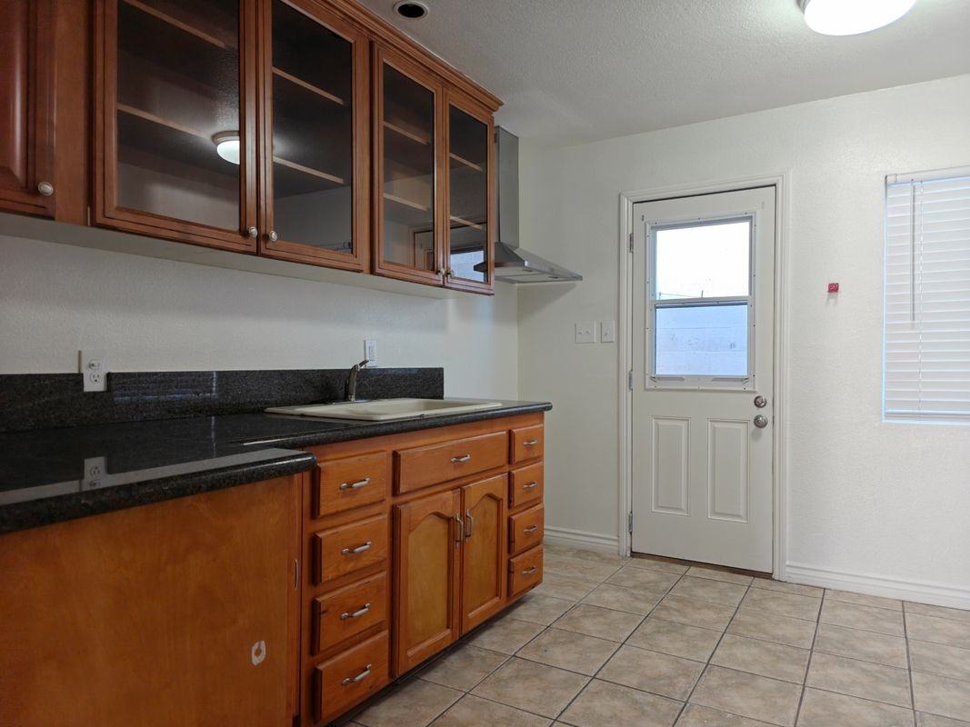 1301 Turrill Ave - Photo 5 of 12