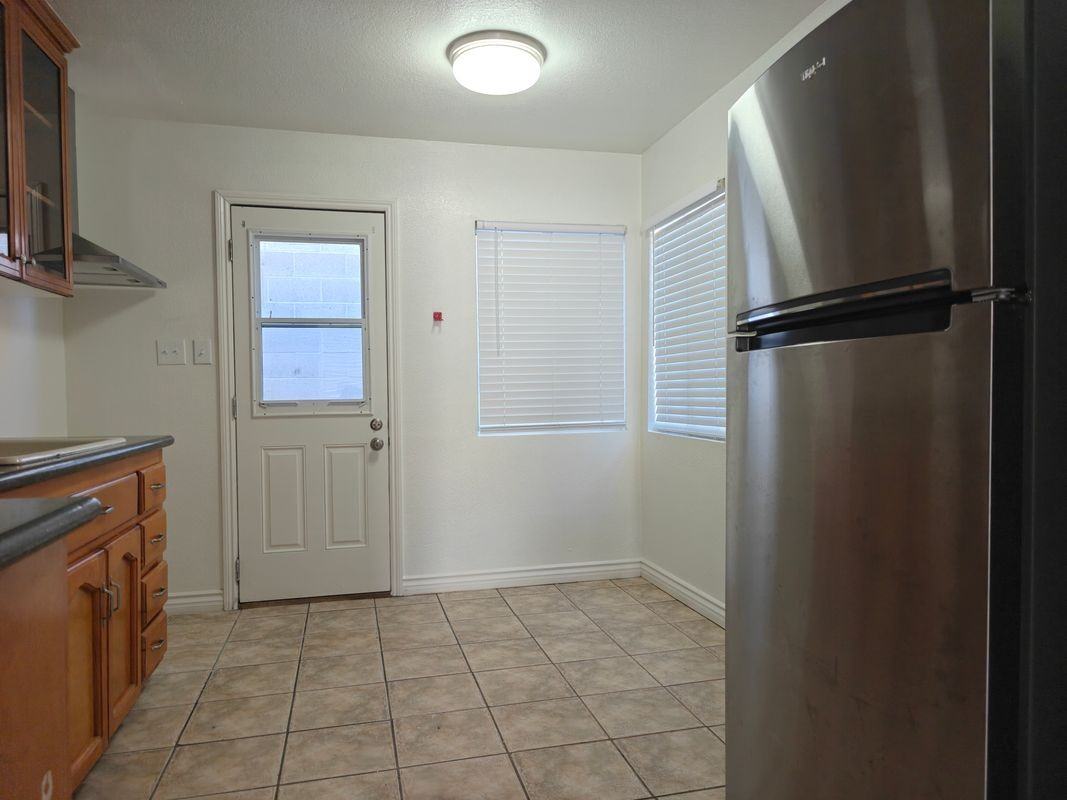 1301 Turrill Ave - Photo 6 of 12