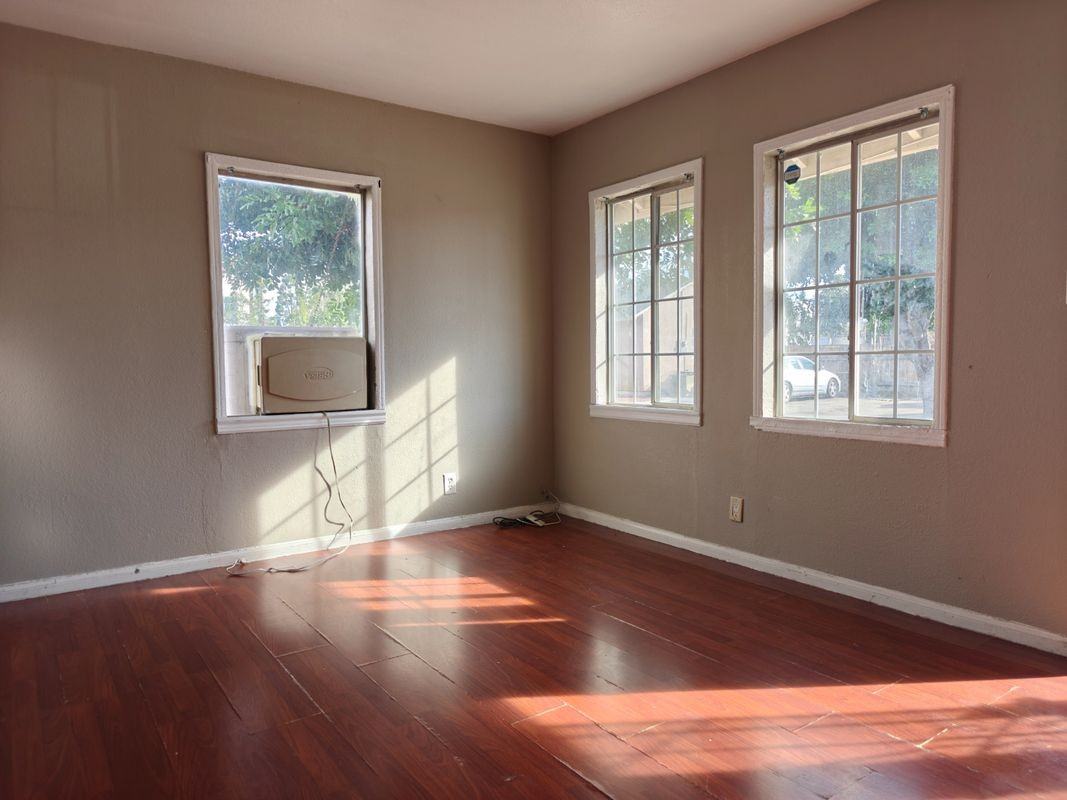 1478 S Mountain View Ave - Photo 2 of 6