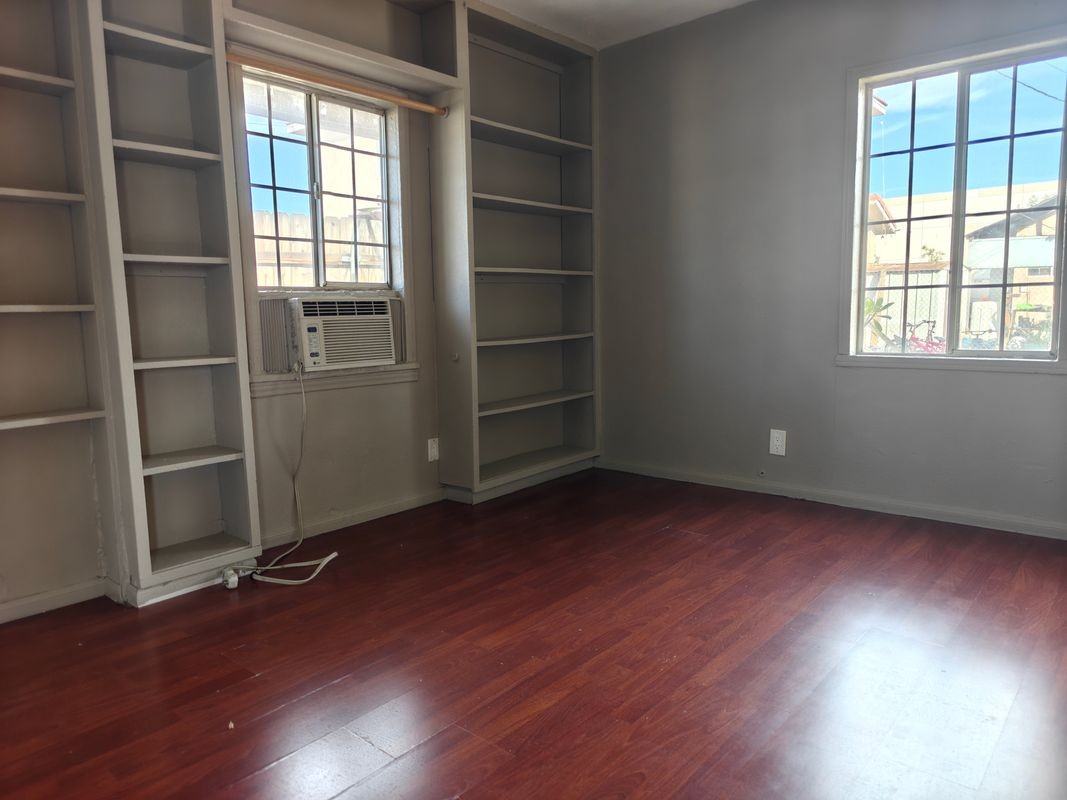 1478 S Mountain View Ave - Photo 3 of 6