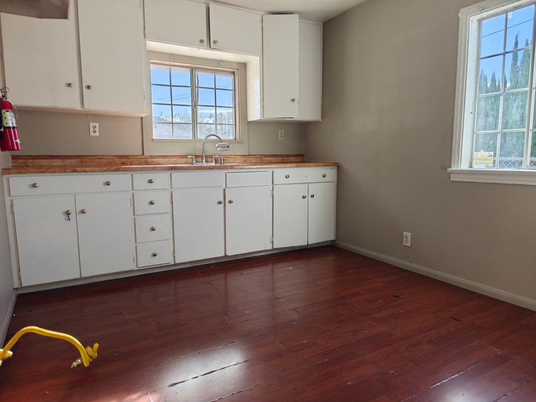 1478 S Mountain View Ave - Photo 4 of 6