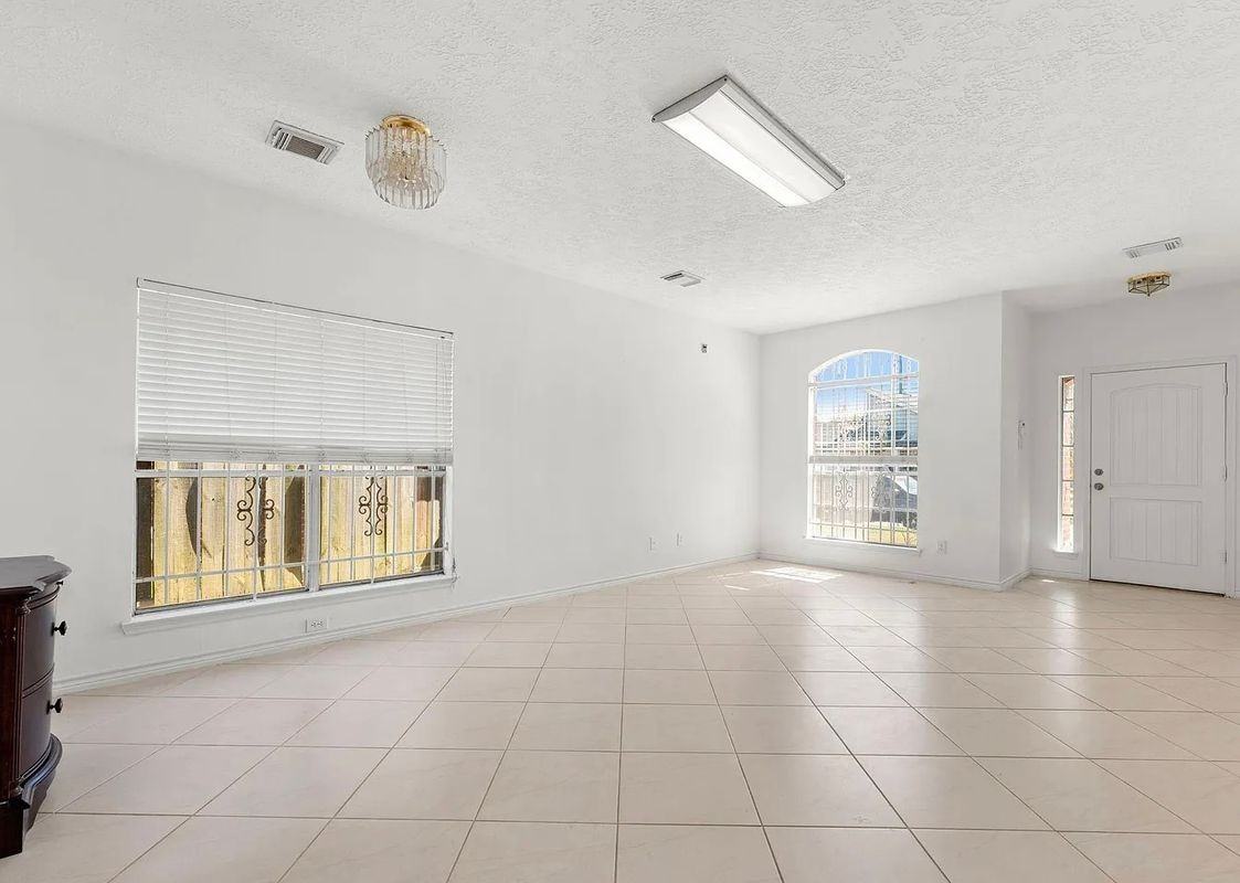 13530 Carruth Ln - Photo 3 of 12