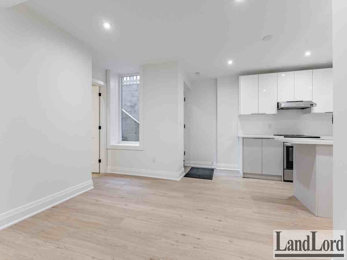 630 Brock Ave - Photo 7 of 22