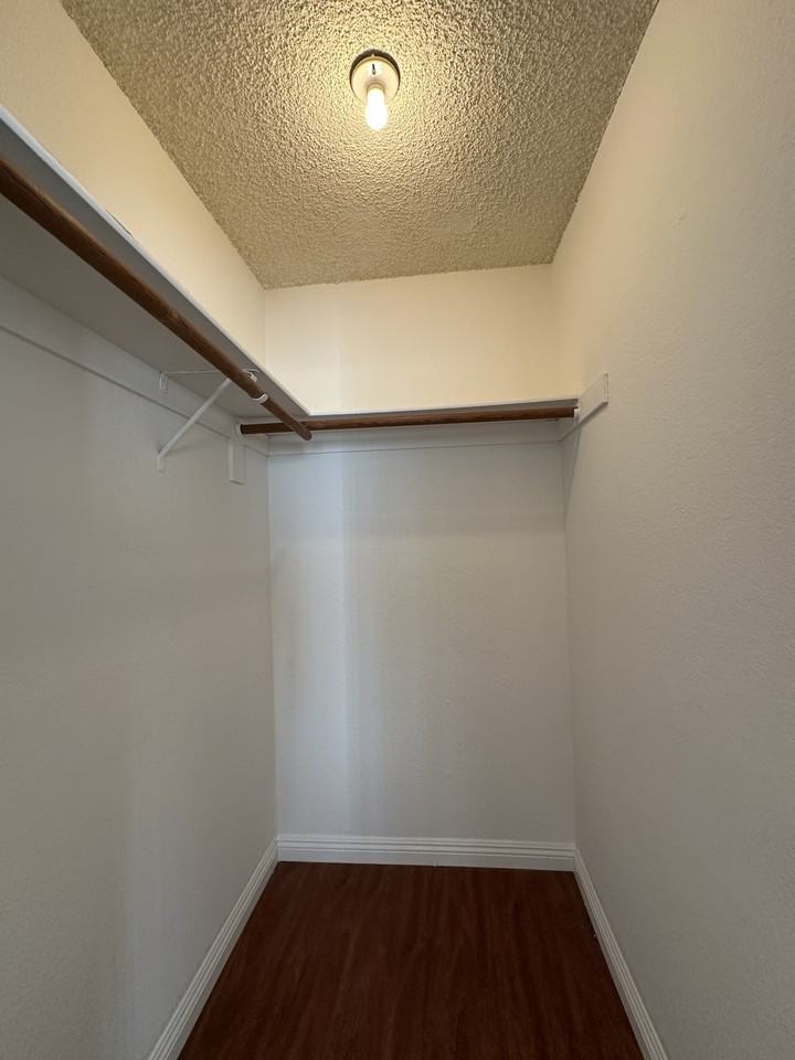 1110 Wilson - Photo 4 of 10