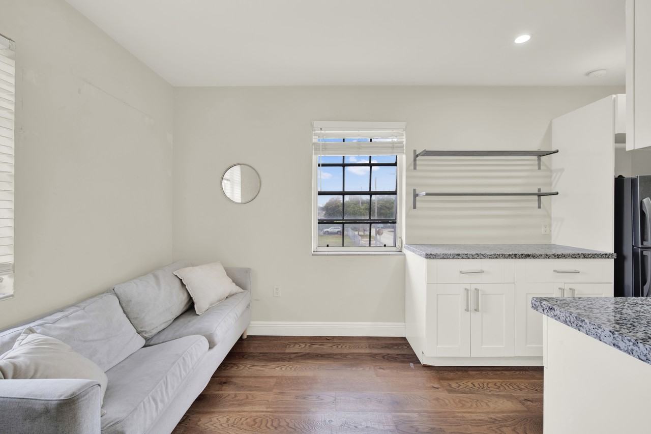 4 Sidonia Ave. - Photo 3 of 13