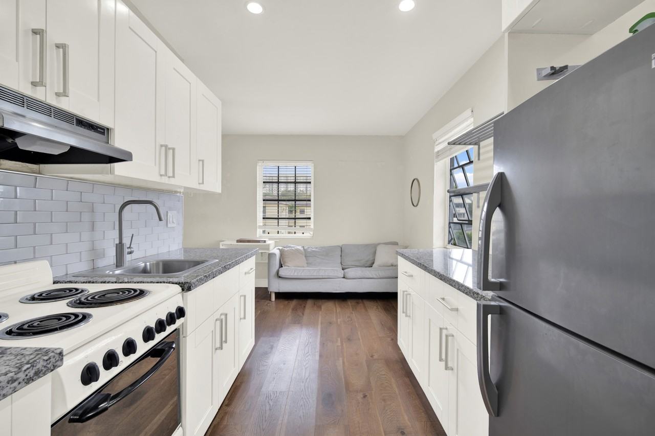 4 Sidonia Ave. - Photo 5 of 13