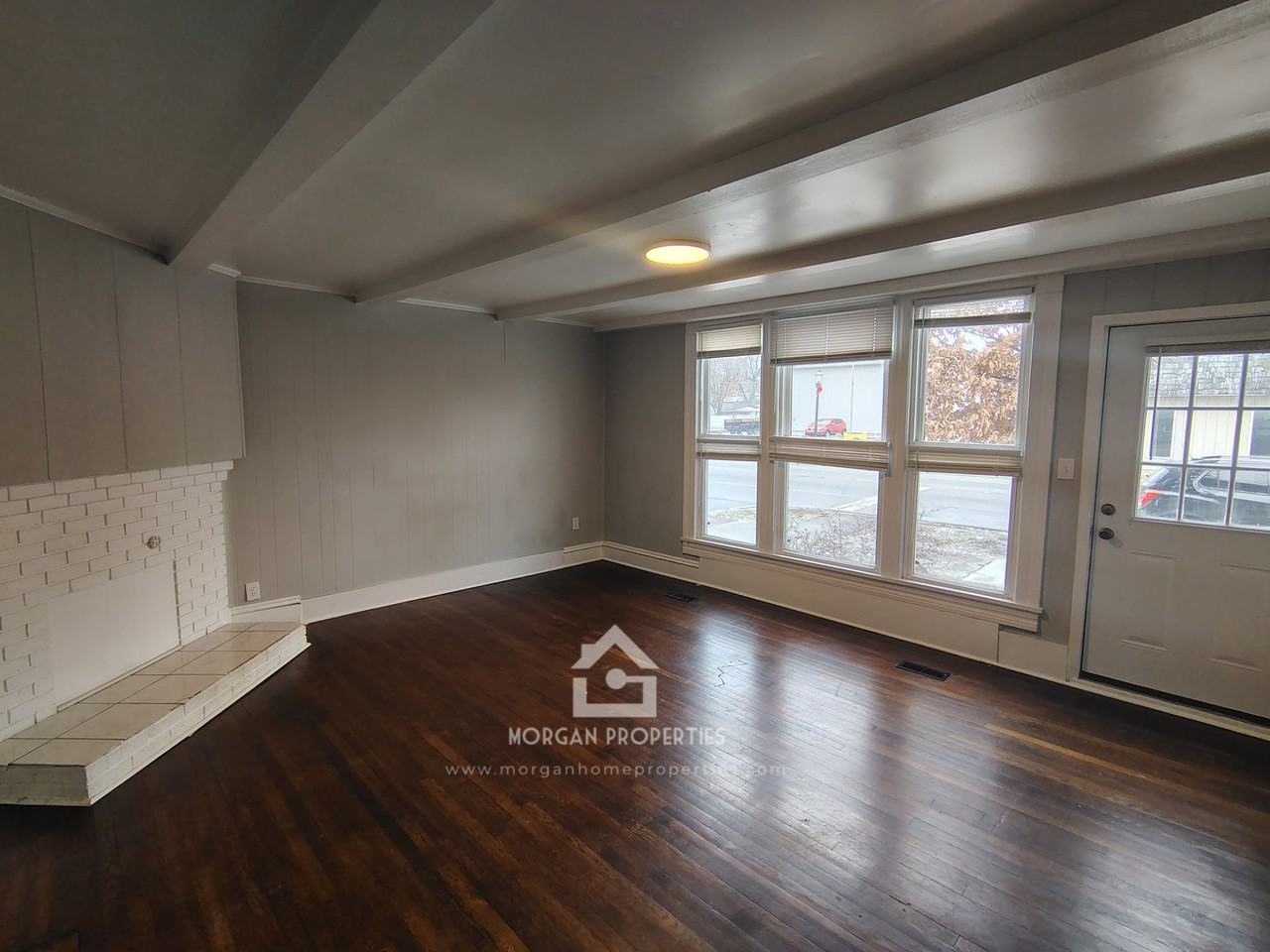 725 W 8TH ST - Photo 2 of 9