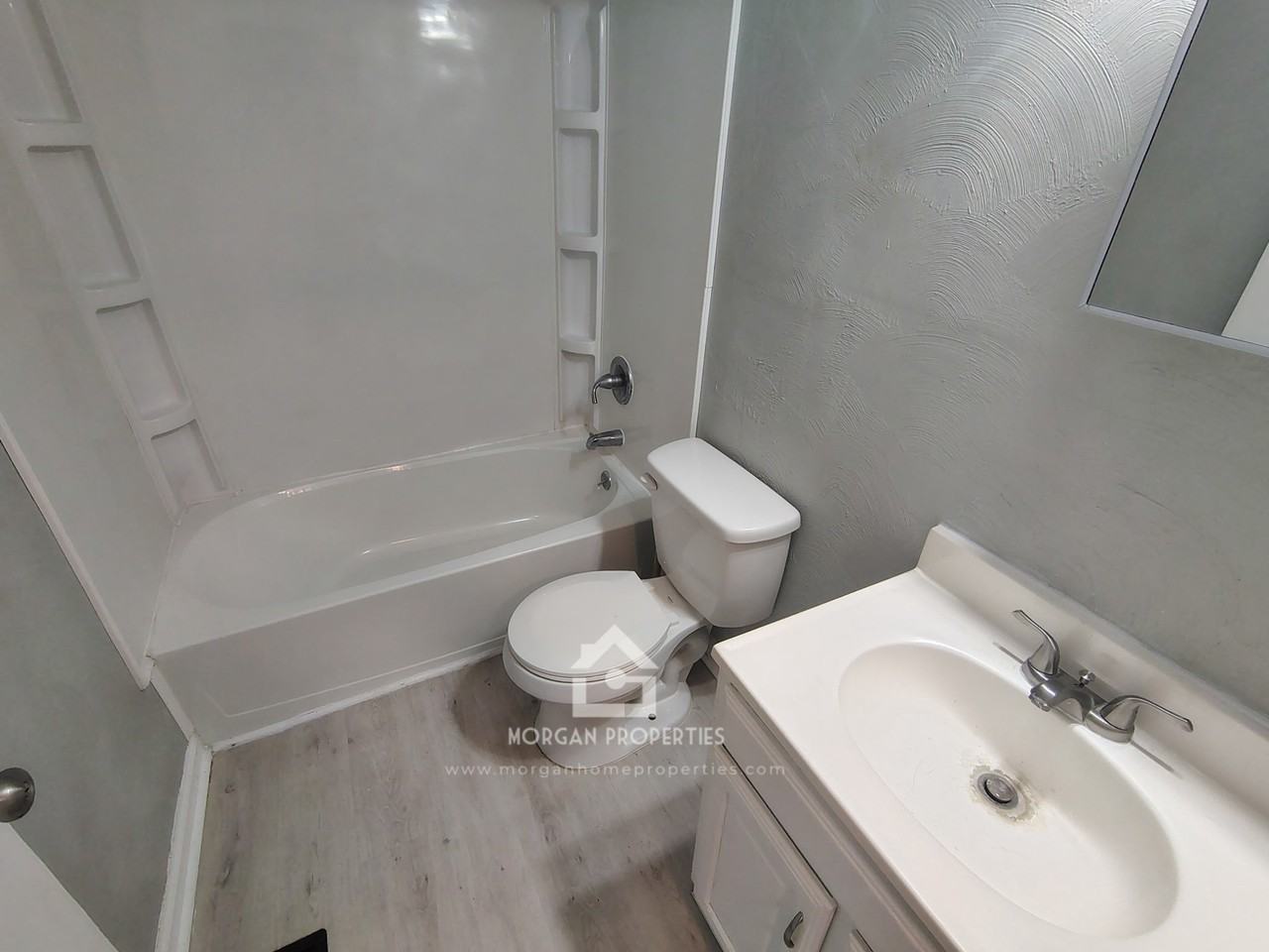 725 W 8TH ST - Photo 5 of 9