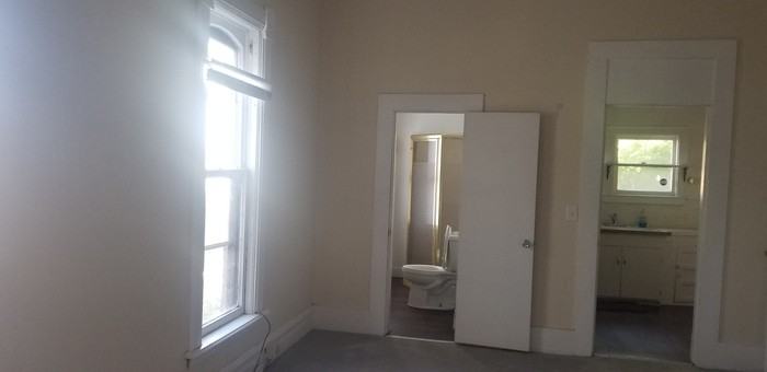 712 S Burdick St #3 - Photo 3 of 9