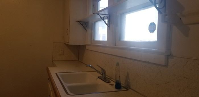 712 S Burdick St #3 - Photo 7 of 9