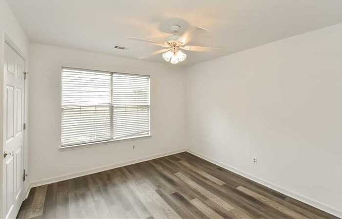 8141 Hynds Springs Ln - Photo 7 of 26