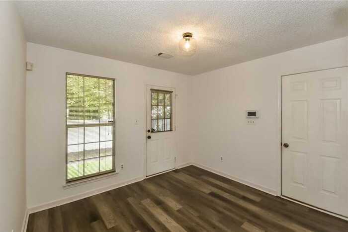 8141 Hynds Springs Ln - Photo 7 of 26