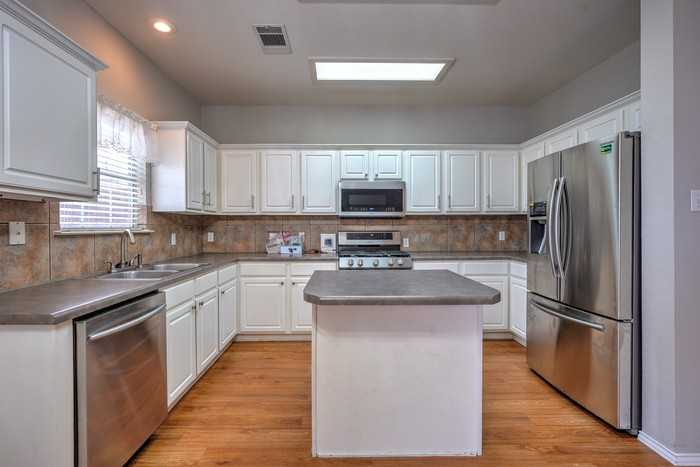 807 Settlement St - Photo 5 of 28