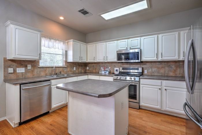 807 Settlement St - Photo 6 of 28