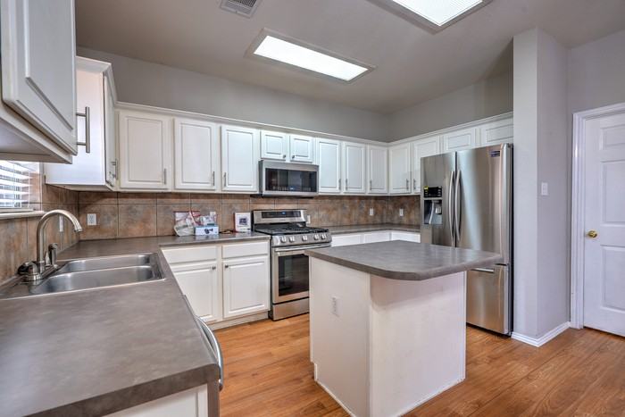 807 Settlement St - Photo 7 of 28