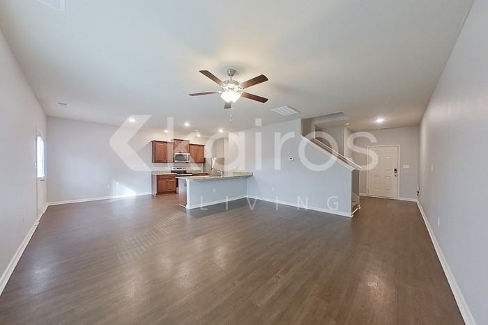 1040 Pilgrim Ln - Photo 4 of 23