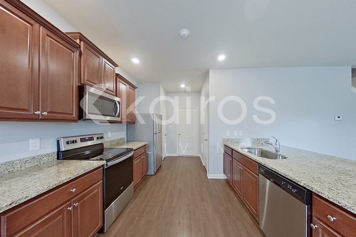 1040 Pilgrim Ln - Photo 6 of 23