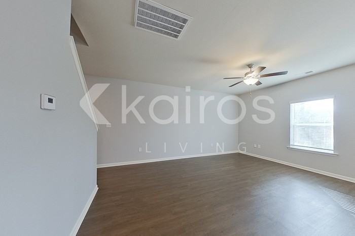 1040 Pilgrim Ln - Photo 7 of 23