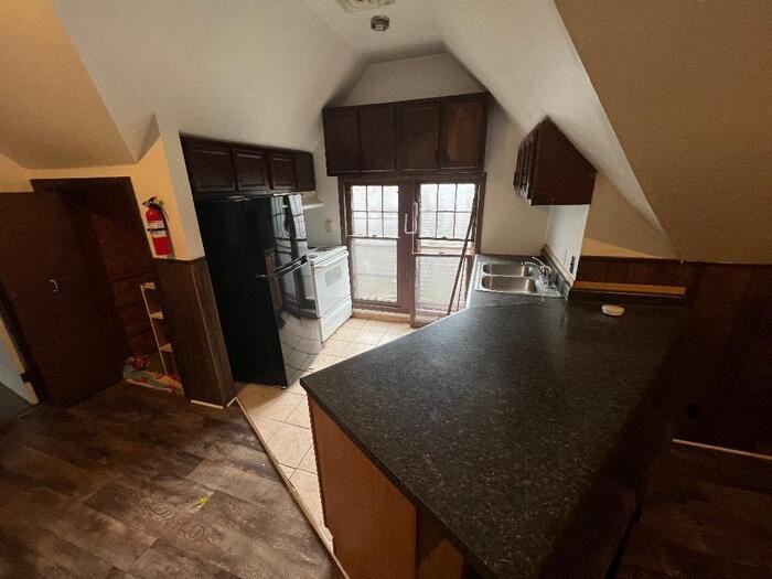 720 S Park St #4 - Photo 2 of 11