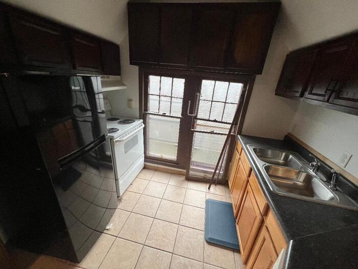 720 S Park St #4 - Photo 3 of 11