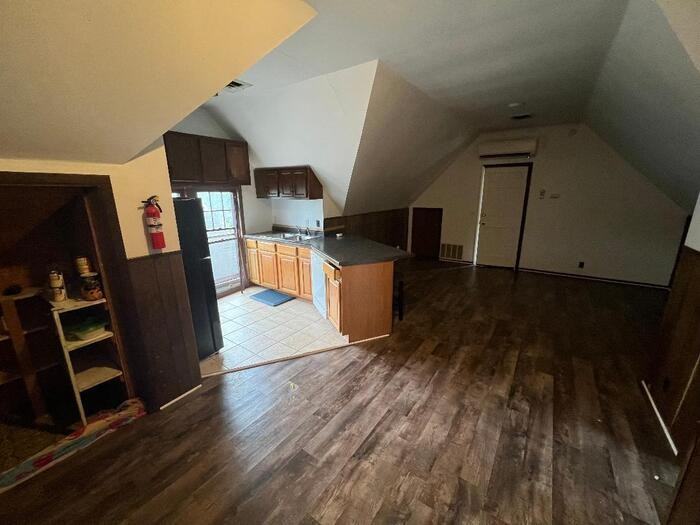 720 S Park St #4 - Photo 4 of 11