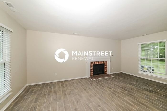 405 Woodlake Dr - Photo 3 of 17