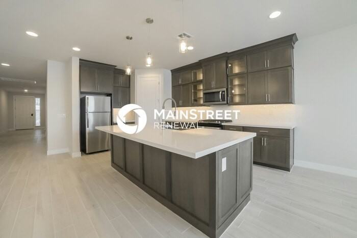 6907 W Allen St - Photo 5 of 16