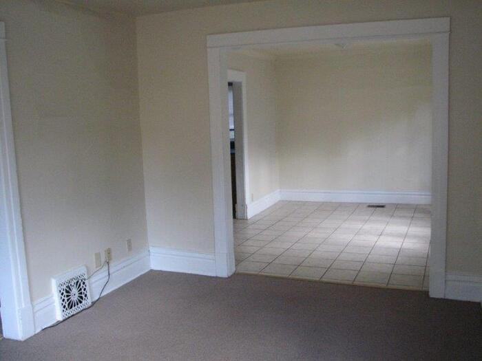 619 Potter St - Photo 2 of 5