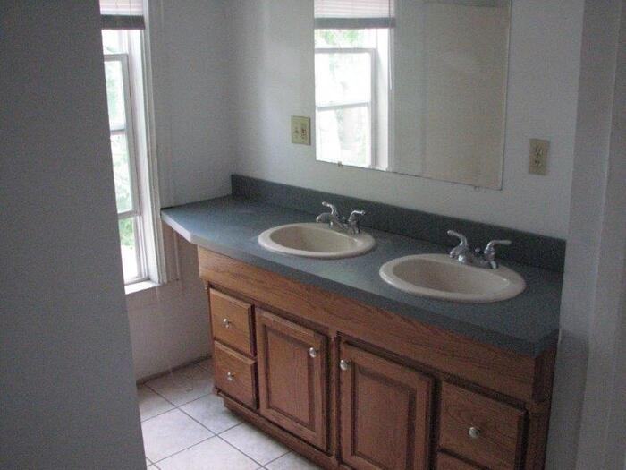 619 Potter St - Photo 5 of 5