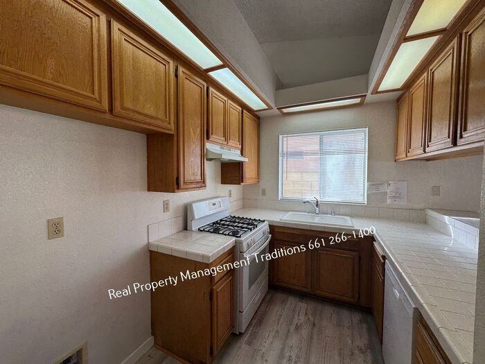 3307 Stella Ave - Photo 4 of 17