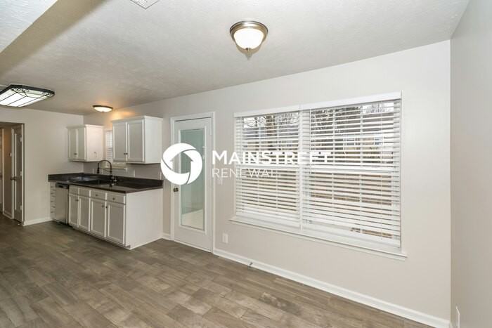 1313 S Hampton Ct - Photo 7 of 17