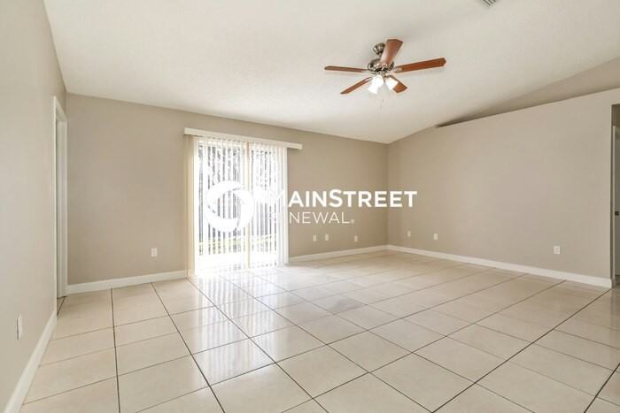 1597 Twin Oak Dr W - Photo 3 of 14