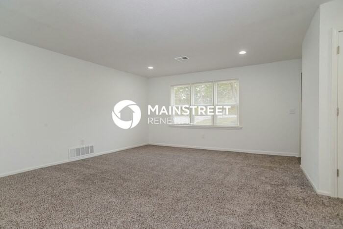 7411 Nw Oak Dr - Photo 3 of 16