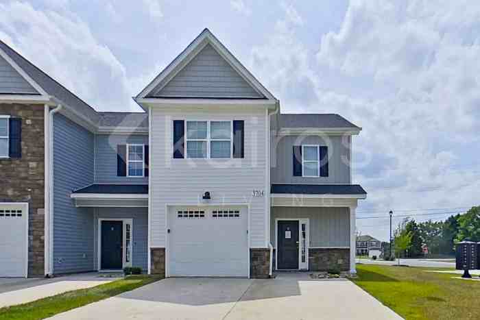 3704 Oak Leaf Way #F