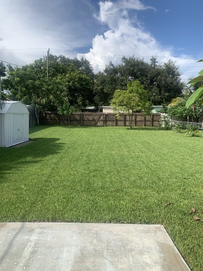 238 Sw 9th St - Photo 2 of 23