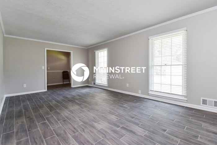 627 Rockborough Dr - Photo 5 of 18