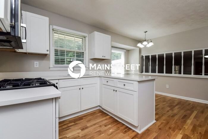 627 Rockborough Dr - Photo 7 of 18