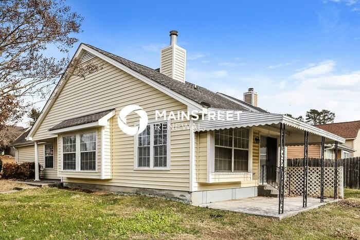 400 Amberly Dr - Photo 3 of 16