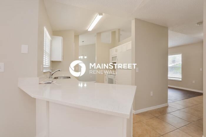 915 Leeward Dr - Photo 6 of 16