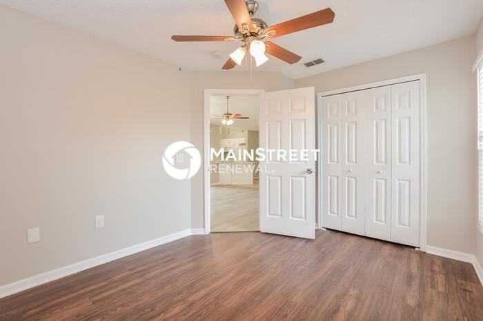 915 Leeward Dr - Photo 7 of 16