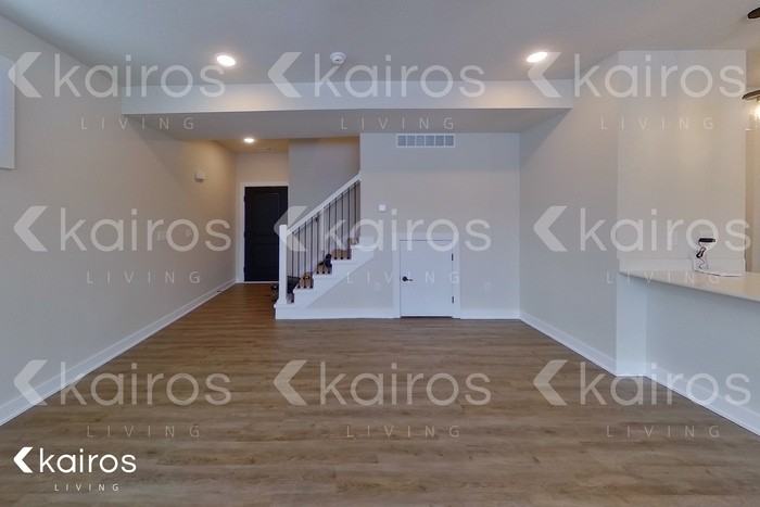 6925 Holly Ct - Photo 4 of 18