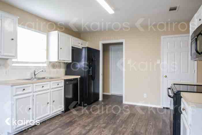 3204 Gus Dr - Photo 5 of 16