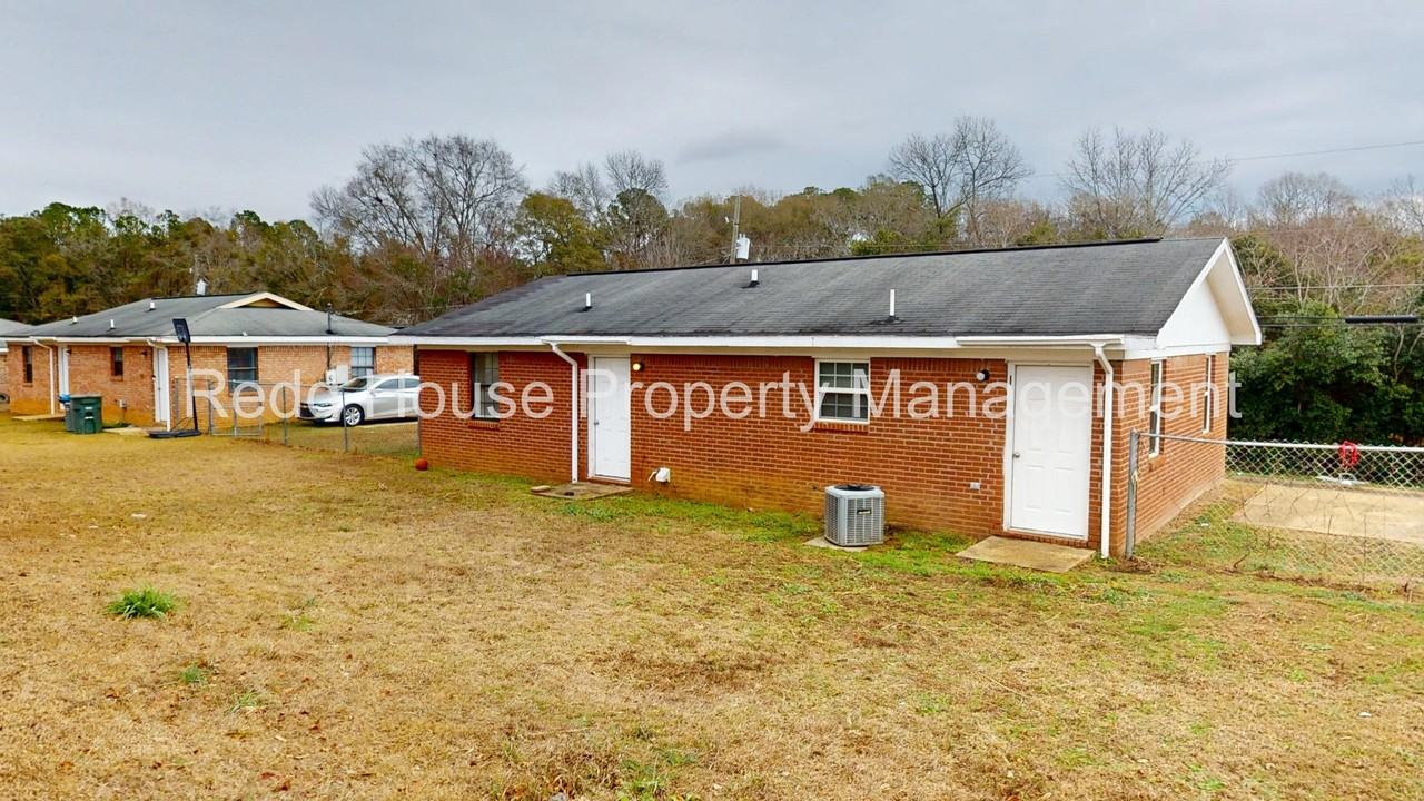 111 Nann St - Photo 3 of 17