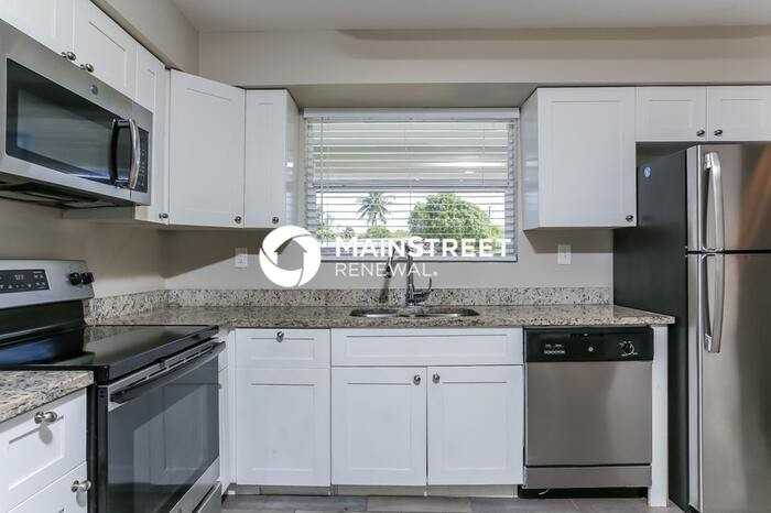 421 Sw 64th Ter - Photo 5 of 16