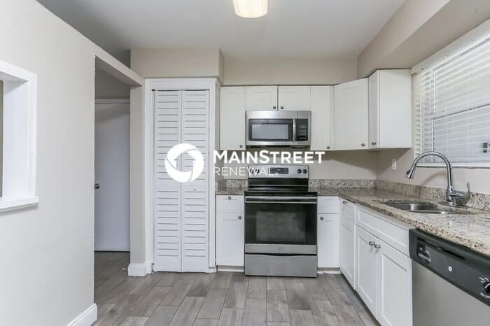 421 Sw 64th Ter - Photo 6 of 16