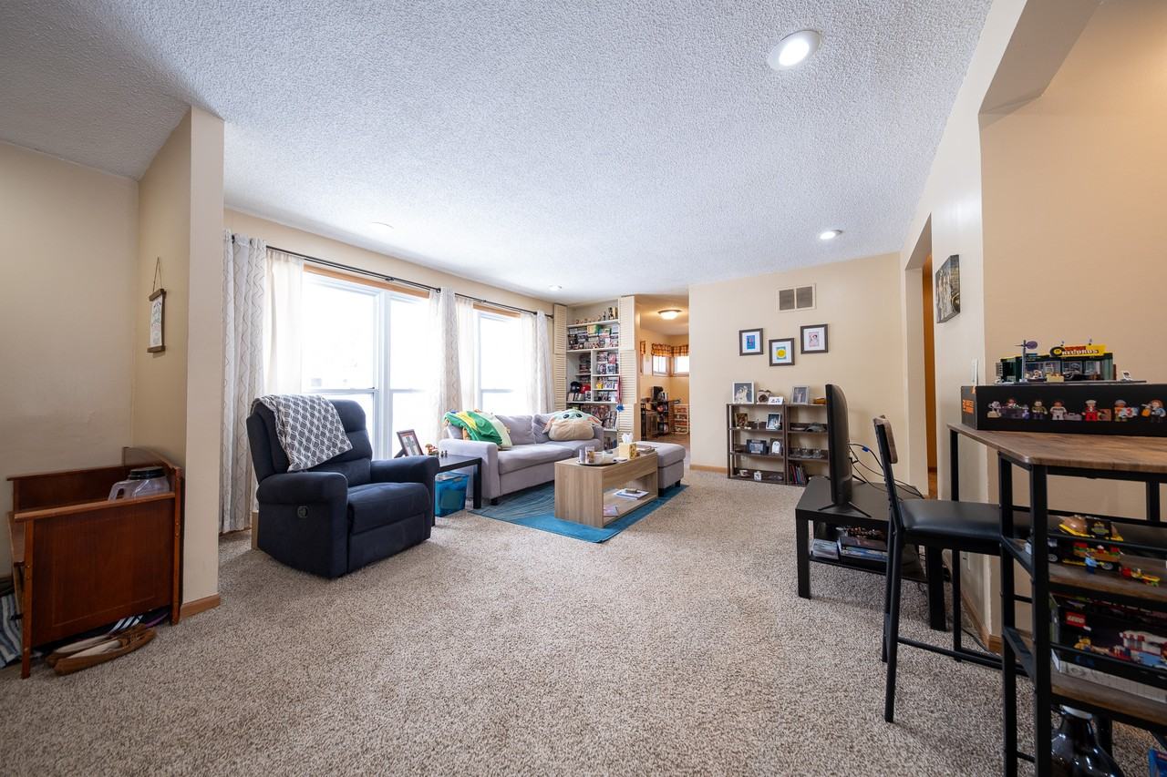 5924 Idaho Ave N #1 - Photo 4 of 22